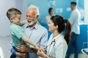https://img.freepik.com/free-photo/happy-nurse-holding-hands-communicating-with-small-kid-who-came-with-grandfather-clinic-focus-is-grandfather_637285-502.jpg?t=st=1704810413~exp=1704811013~hmac=bf3e889db5ec6cce5c0d0ccf49d1a22d6f64648237601a67caae68ac909cbd91